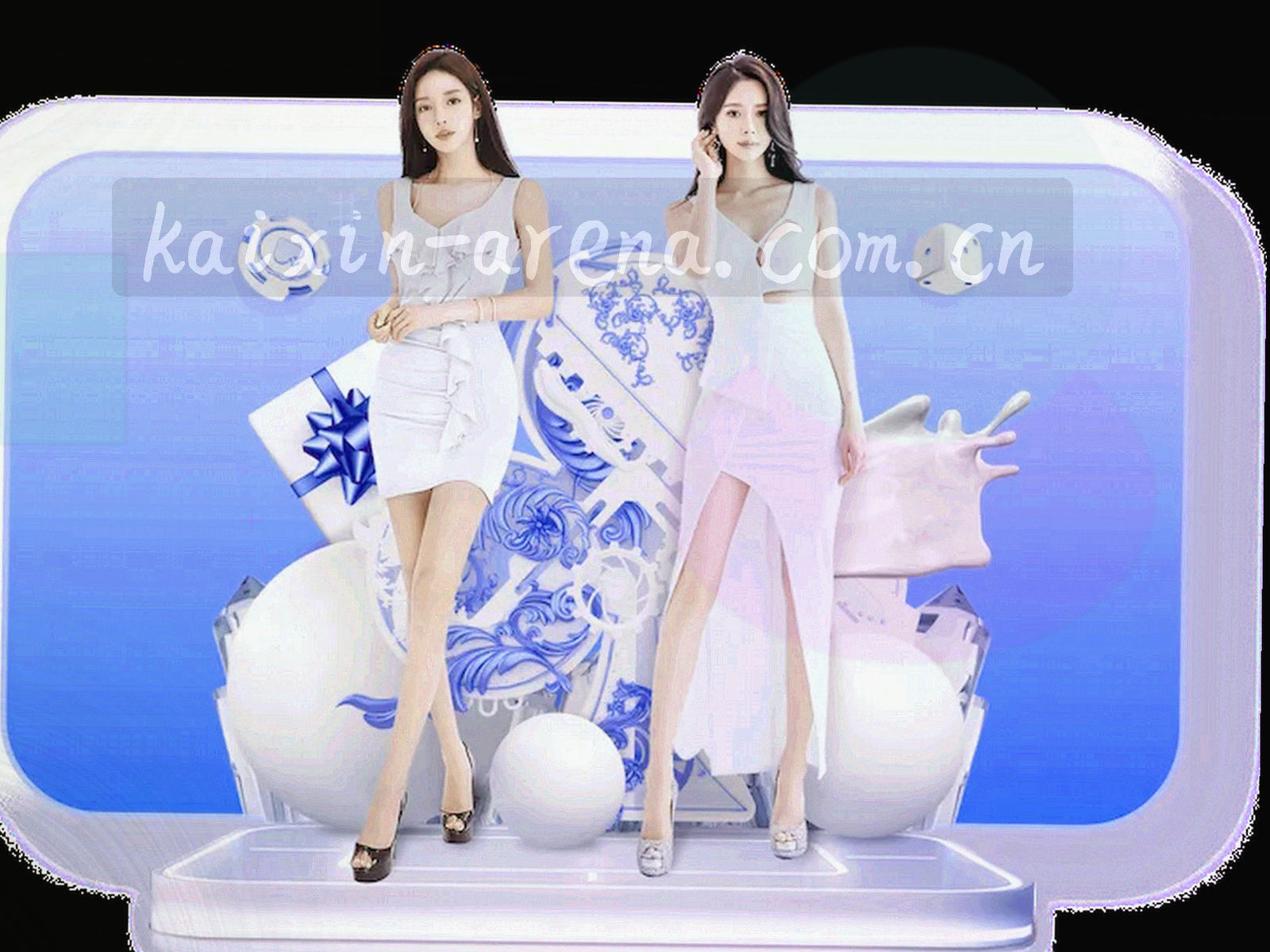 客厅暖光下家人并排坐在沙发上观看比赛的背影，画面明快